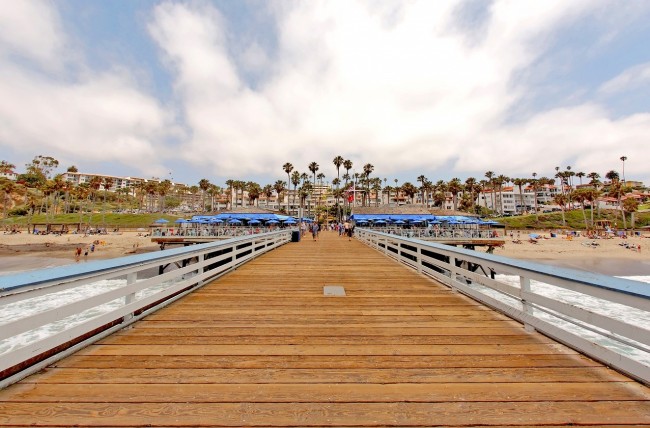 Wide Angle San Clemente Pier looking towards the hills