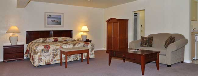 Edgewater Inn & Suites