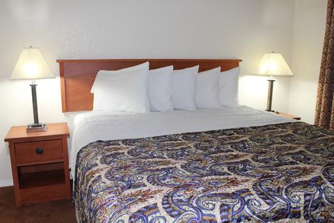 Howard Johnson Inn and Suites San Diego Area/Chula Vista