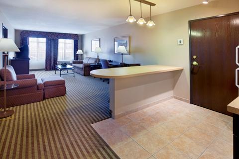 Holiday Inn Express & Suites Marina – State Beach Area