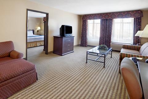 Holiday Inn Express & Suites Marina – State Beach Area