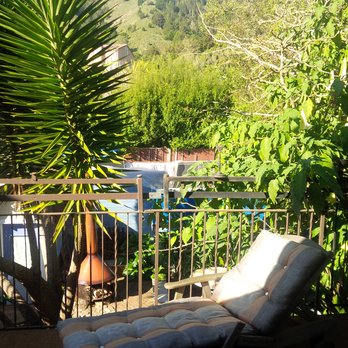 Redwoods Haus Bed & Breakfast