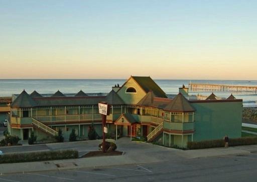 Shoreline Inn …on the beach