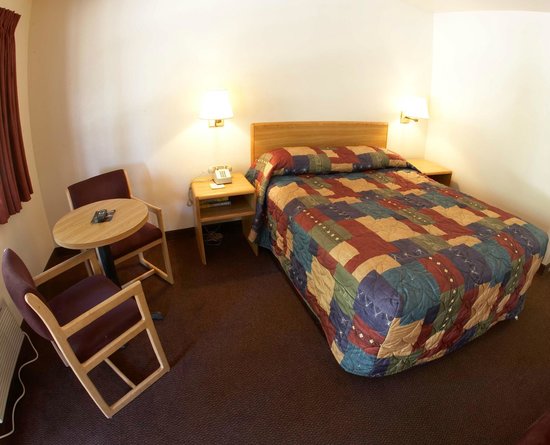 E-Z 8 Motel South Bay