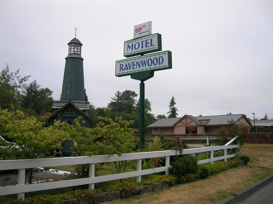 Ravenwood Motel & Suites