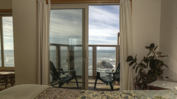 Turtle Rocks Oceanfront Inn