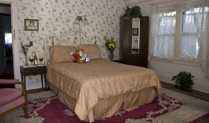 Old Yacht Club Inn and Vacation Rentals