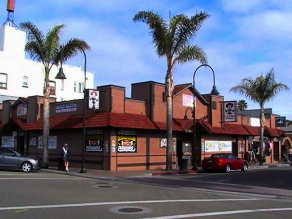 Harry’s Night Club & Beach Bar