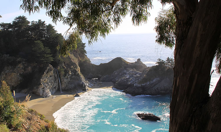 Pantai di Big Sur, California, Amerika Serikat
