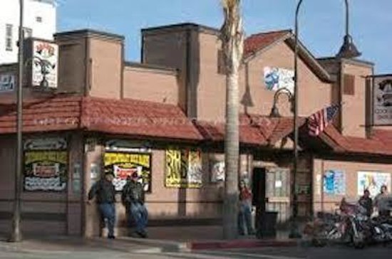 Harry’s Night Club & Beach Bar
