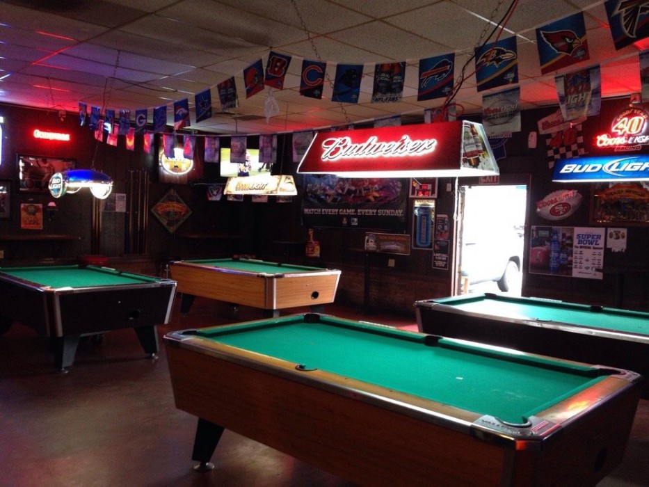 Sal’s Off Broadway Sports Bar