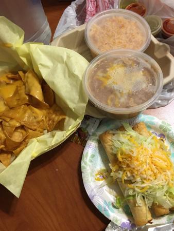 Papa Chevos Taco Shop